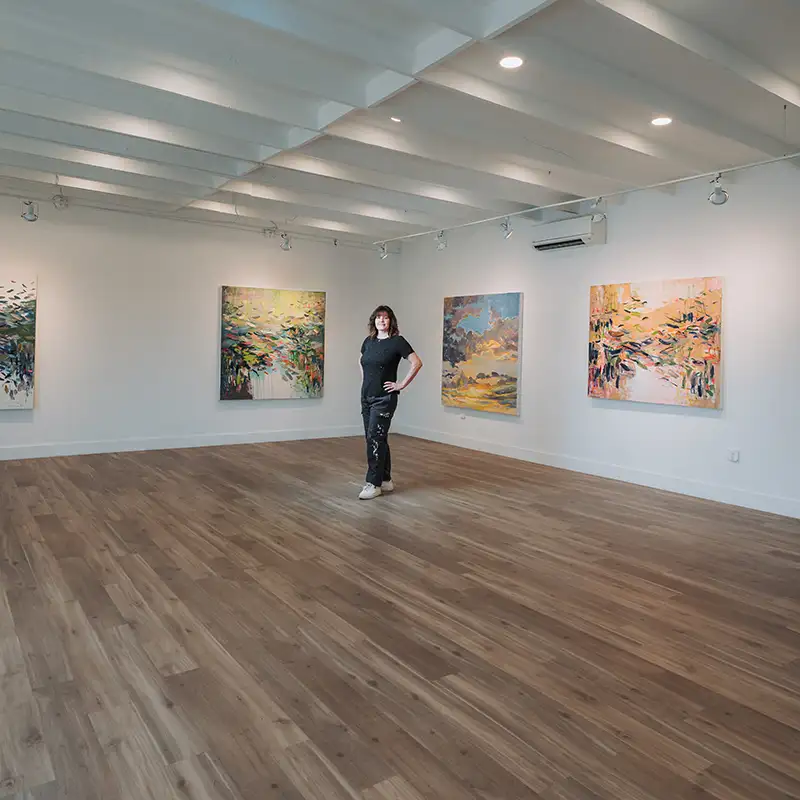 Brown hair artist standing at gallery