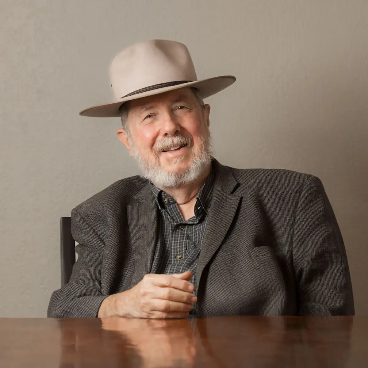 Les Reading with hat